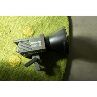 Monolight Style - Amaran COB 200x S Ultra-High Color Quality 200W Output Bi-Color Bowens Mount Point-Source LED - buy today in store and with delivery