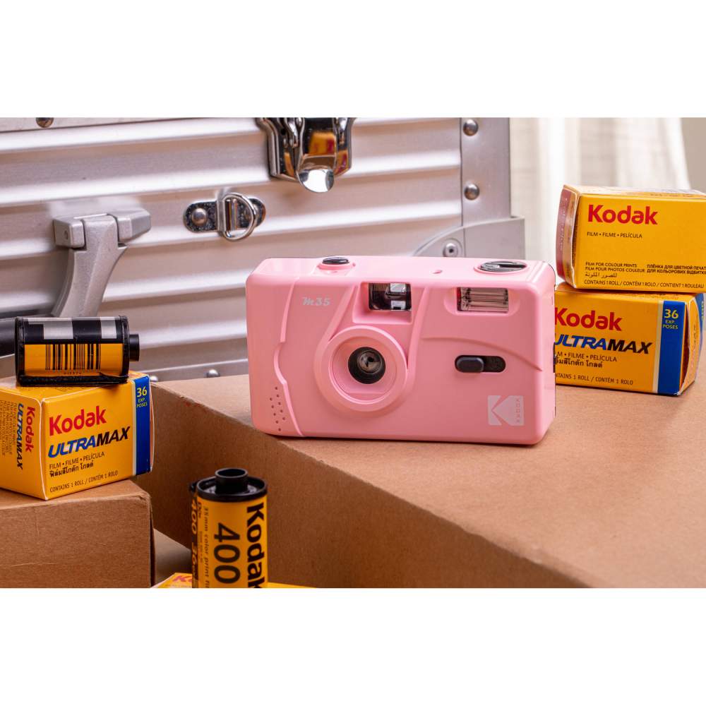Tetenal Kodak M35 Reusable Camera Scarlet + UltraMax 400 + 2st AAA  batterier 