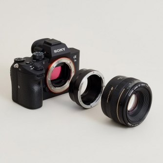 Objektīvu adapteri - Urth Lens Mount Adapter: Compatible with Canon (EF / EF-S) Lens to Sony E Camera Body ULMA EF E - быстрый з