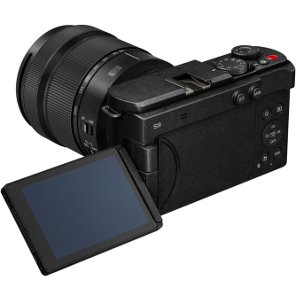 Беззеркальные камеры - Panasonic Pro Panasonic Lumix S9 Body + S-R28200 Lens Jet Black (DC-S9HE-K) - быстрый заказ от производит