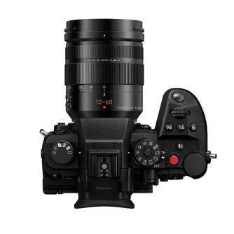 Беззеркальные камеры - Panasonic Premium Panasonic Lumix GH7 Body with Leica 12-60mm /2,8-4,0 OIS DUAL IS (DC-GH7LE) - быстрый з